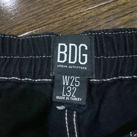 Urban Outfitters BDG Black Carpenter Cargo pants w/ White contrast stitching - Picture 4 of 7